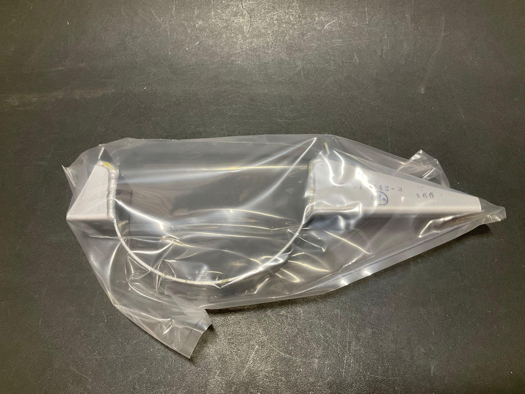 (LOT) BEECH 18 & BARON OPEN BOX KITS 18-910042-1, 55-4029-3 & BRACKET 90-530079-1