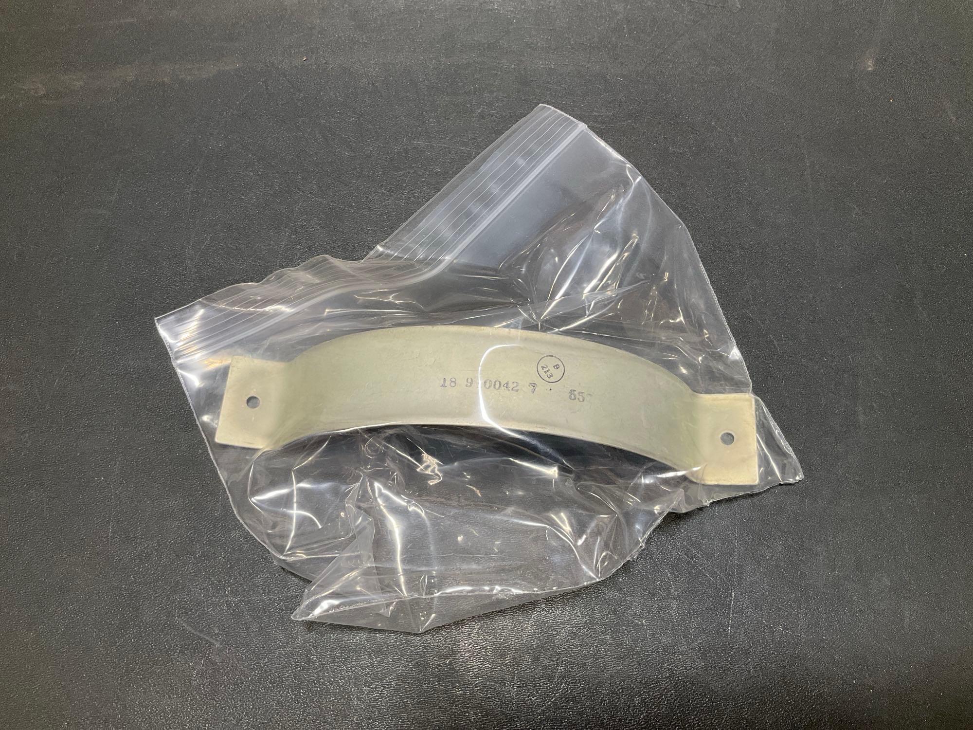 (LOT) BEECH 18 & BARON OPEN BOX KITS 18-910042-1, 55-4029-3 & BRACKET 90-530079-1
