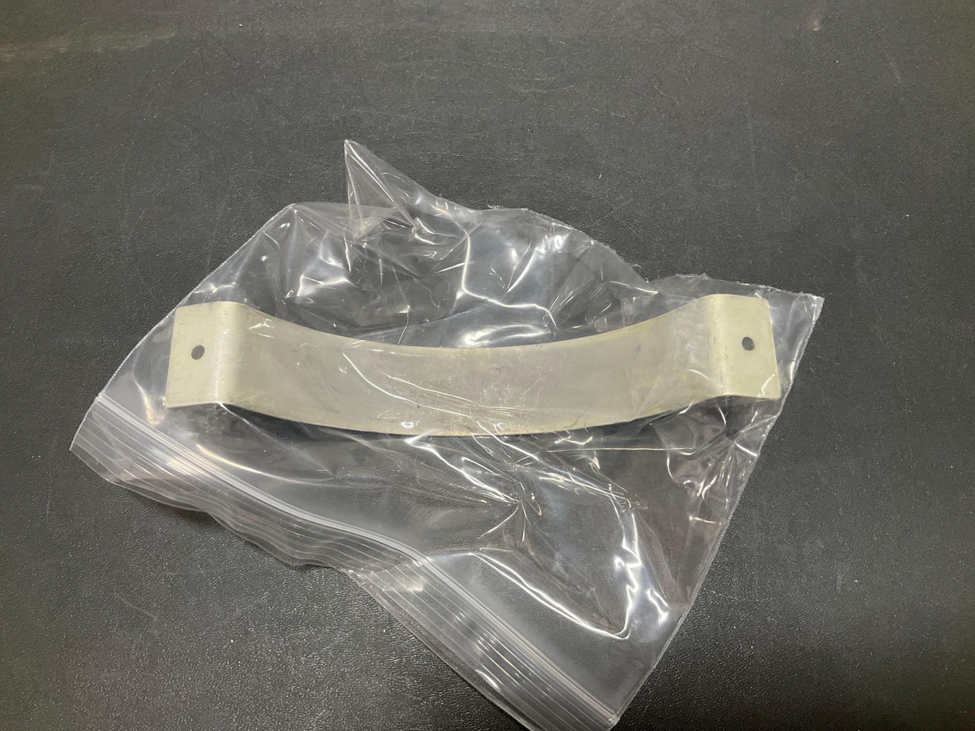 (LOT) BEECH 18 & BARON OPEN BOX KITS 18-910042-1, 55-4029-3 & BRACKET 90-530079-1