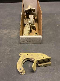 BOXES OF BEECHCRAFT GEAR DOOR HINGES