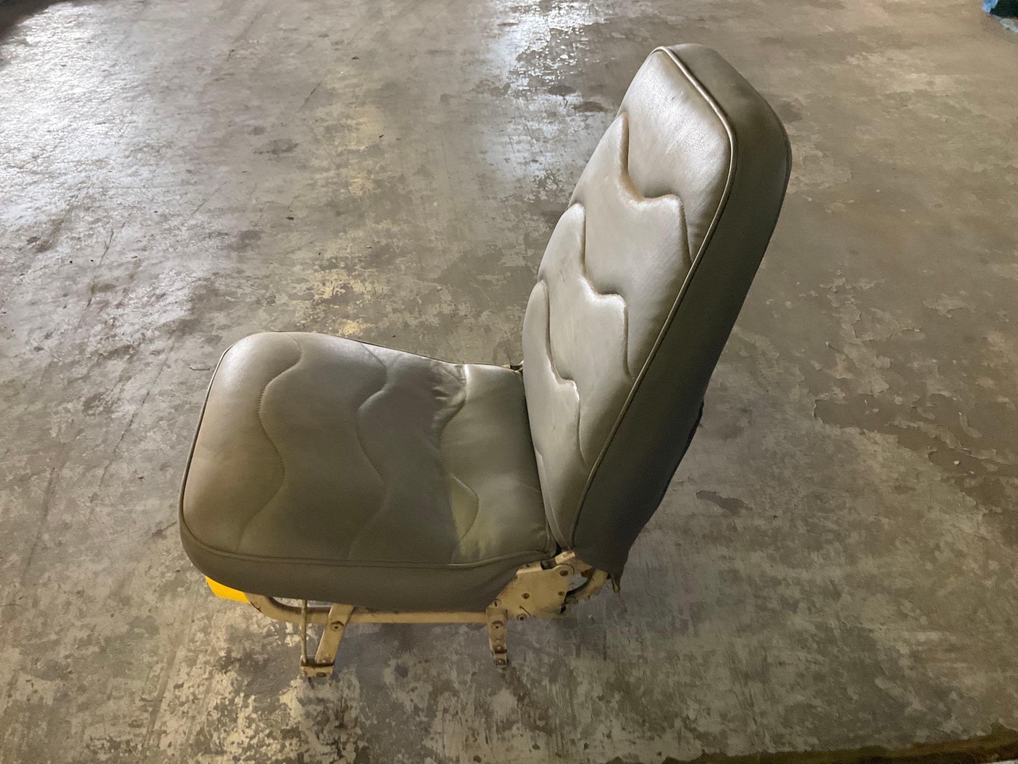 CESSNA SEAT SET (1 IS ARTICULATING)