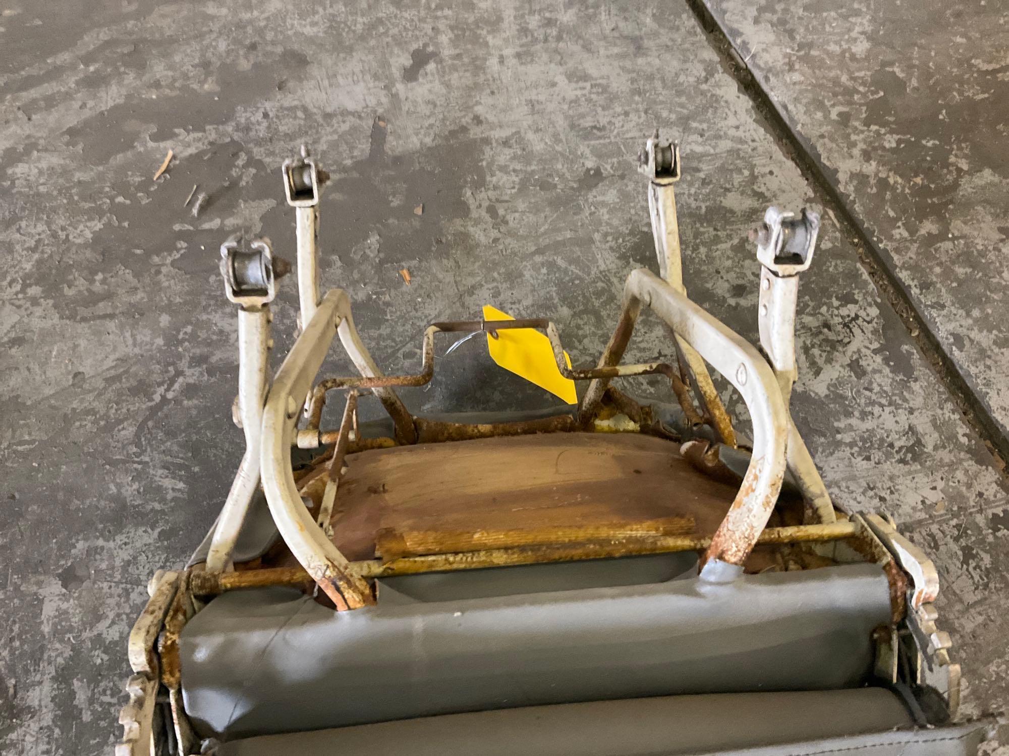CESSNA SEAT SET (1 IS ARTICULATING)
