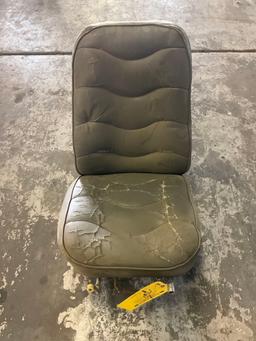 CESSNA SEAT SET (1 IS ARTICULATING)