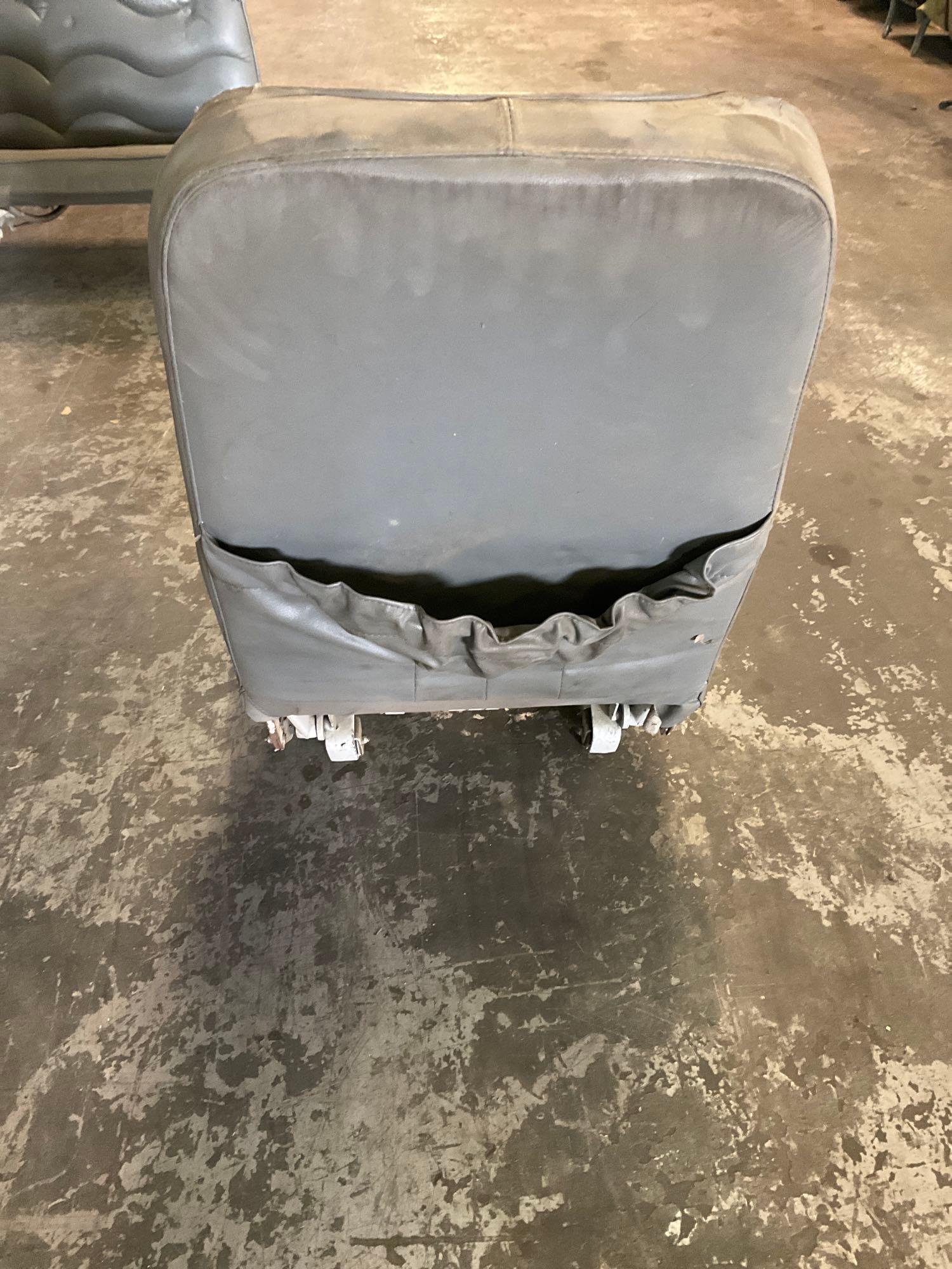 CESSNA SEAT SET (1 IS ARTICULATING)