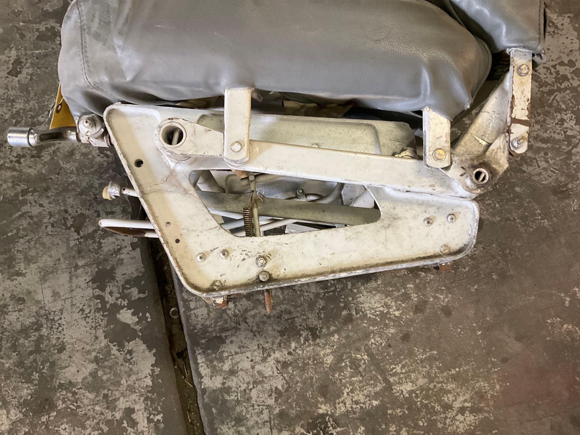 CESSNA SEAT SET (1 IS ARTICULATING)