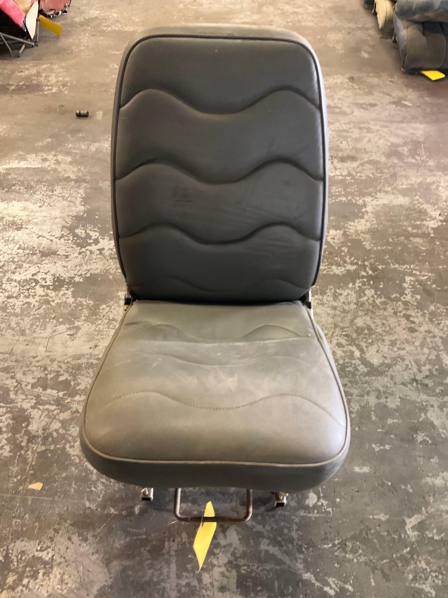 CESSNA SEAT SET (1 IS ARTICULATING)