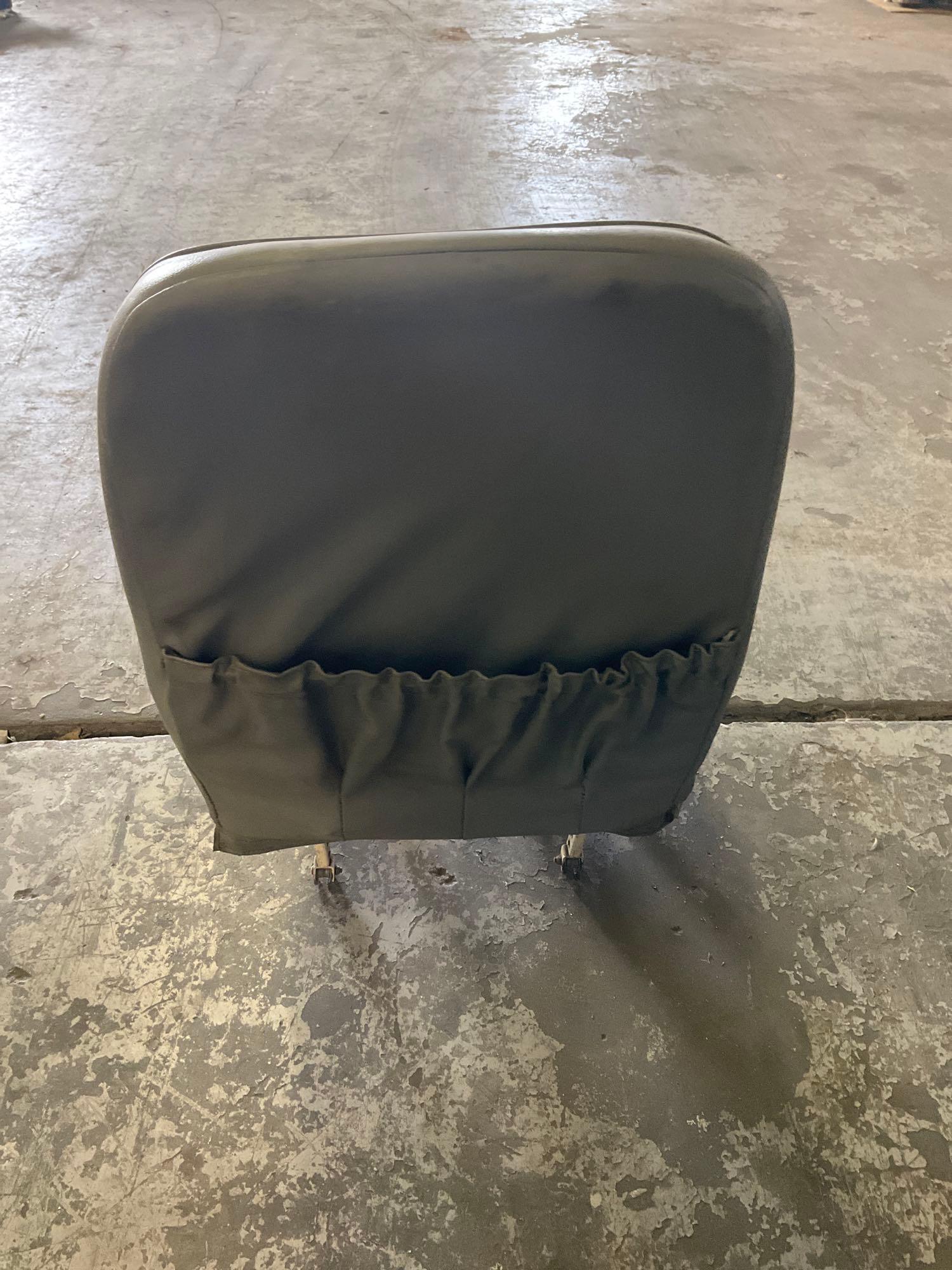 CESSNA SEAT SET (1 IS ARTICULATING)