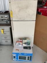 (LOT) REFIGERATOR, MICROWAVE & MISC. (LOCAL PICK UP ONLY)