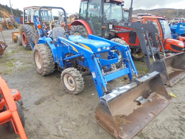 New Holland T1510 TLB, 4wd, R4 Tires, SSL Quick Attach, Gear Drive, Thumb F