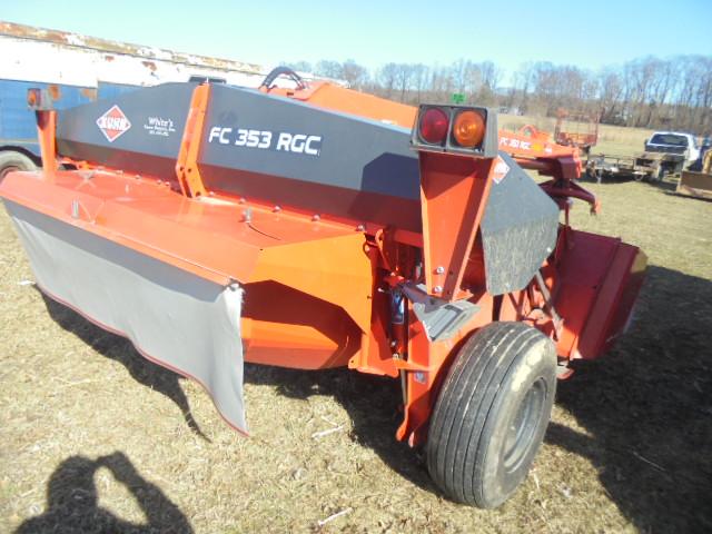 Kuhn FC353RGC Center Pivot Discbine, Rolls, Low Use w/ Paint Still On Cutte