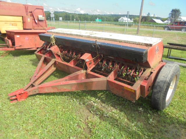 International 510 Grain Drill, Grass Seed, Double Disc, 21 Run, Farm Line F