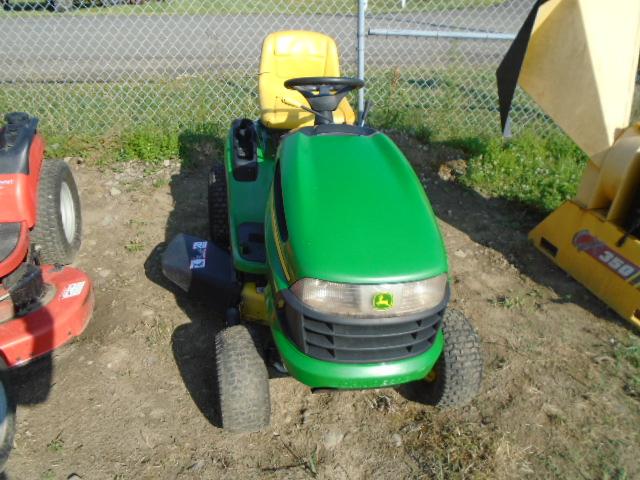 John Deere LA125 Riding Mower, 42" Deck, 633 Hours, Runs & Mows