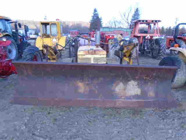 International T9 Dozer, Gas Powered, Will Run But Has A Few Gas Leaks That