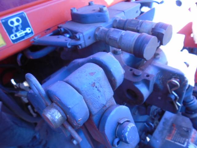 Kubota M9000 4wd Tractor w/ Loader, Hydraulic Shuttle, Rear Remotes, Nice C