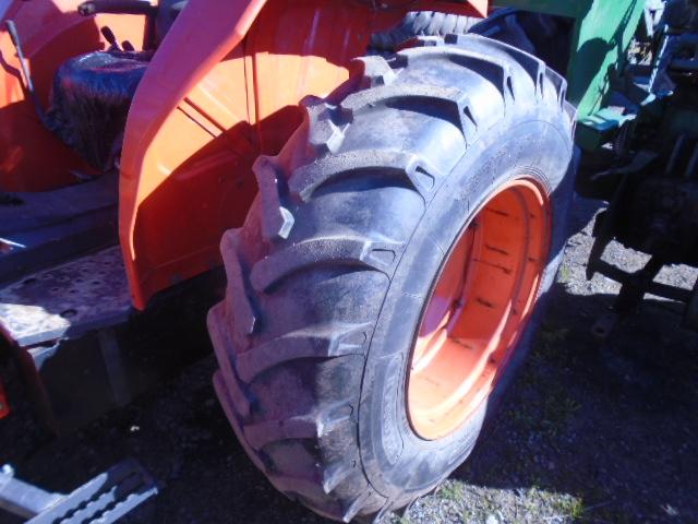 Kubota M9000 4wd Tractor w/ Loader, Hydraulic Shuttle, Rear Remotes, Nice C