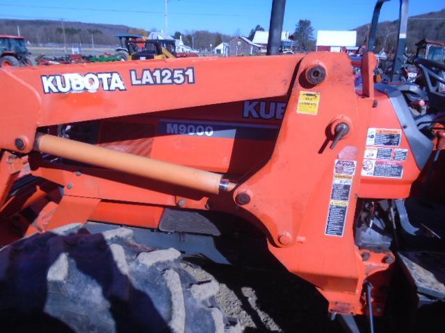 Kubota M9000 4wd Tractor w/ Loader, Hydraulic Shuttle, Rear Remotes, Nice C