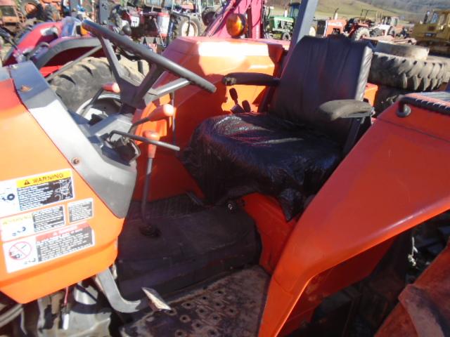 Kubota M9000 4wd Tractor w/ Loader, Hydraulic Shuttle, Rear Remotes, Nice C
