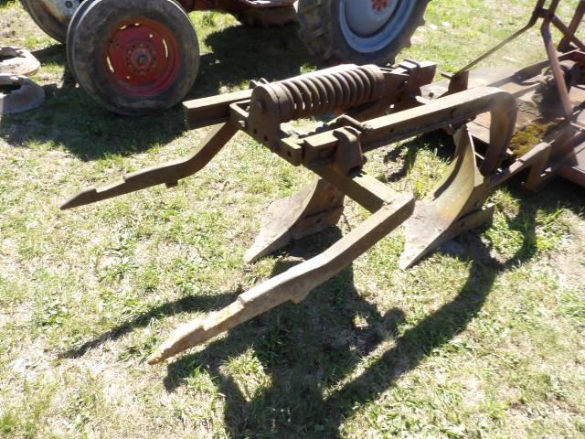 International 2x Fast Hitch Plow