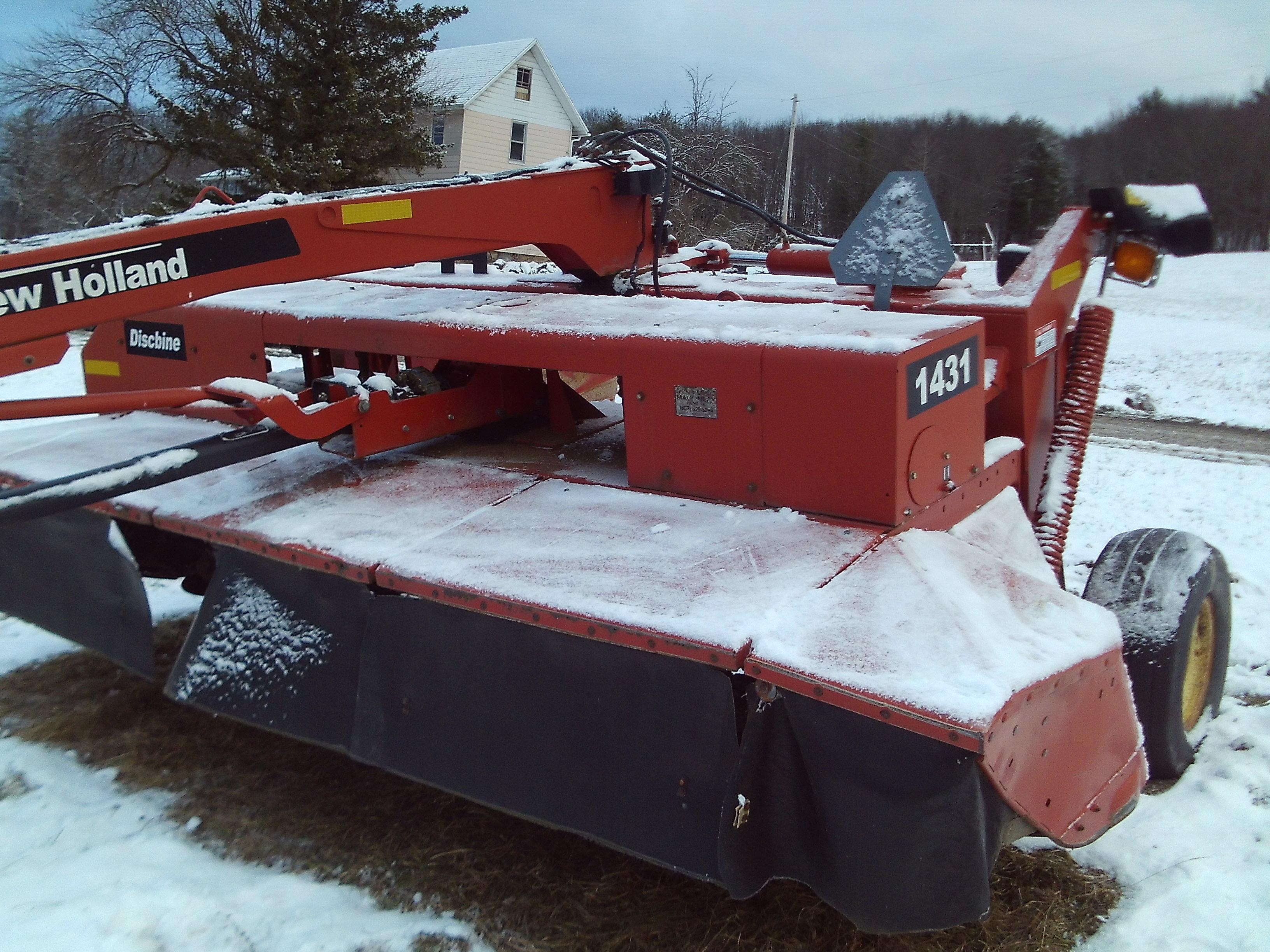 New Holland 1431 Center Pivot Discbine, Drawbar Hookup, Rubber Roller Condi