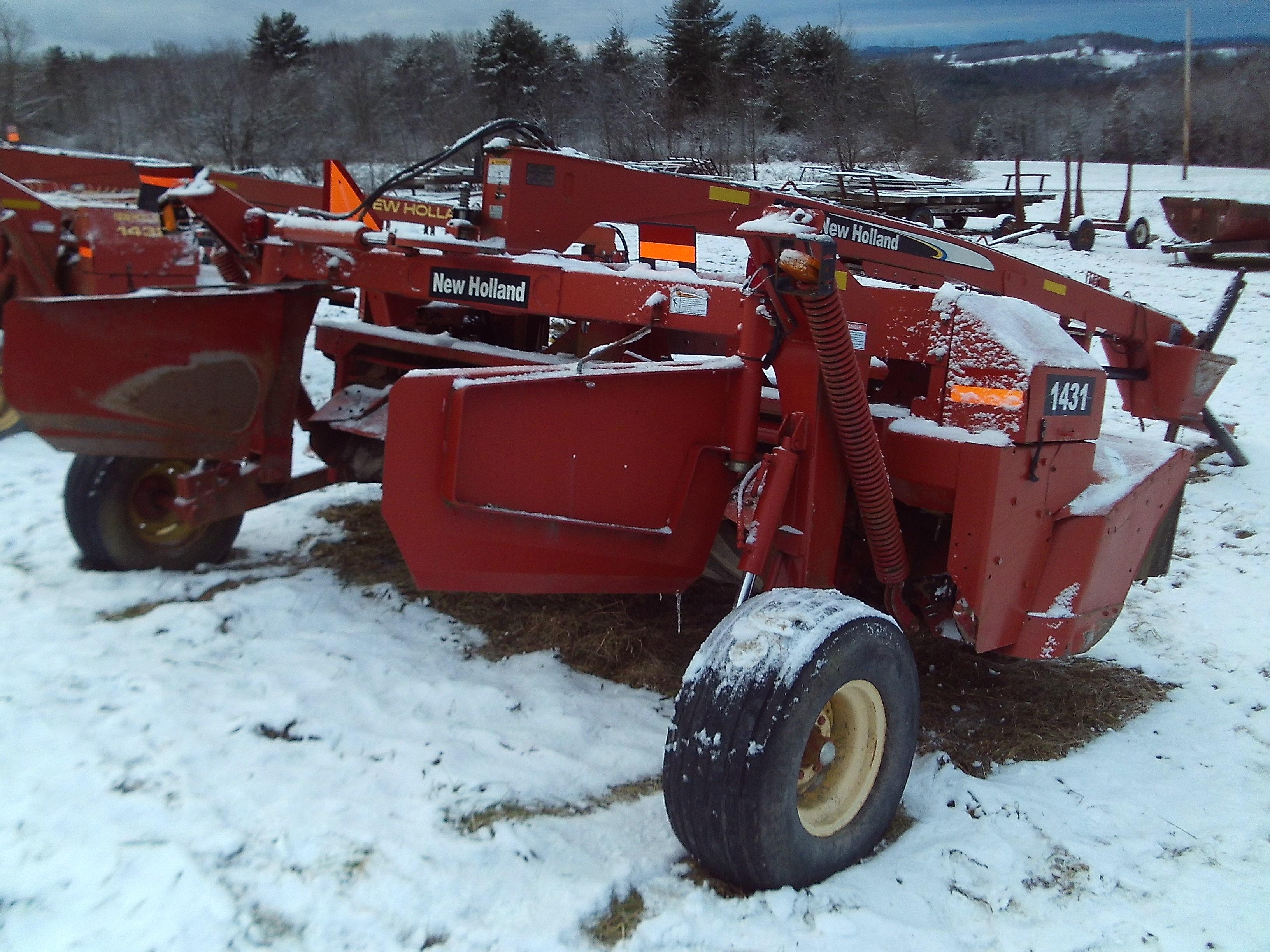 New Holland 1431 Center Pivot Discbine, Drawbar Hookup, Rubber Roller Condi