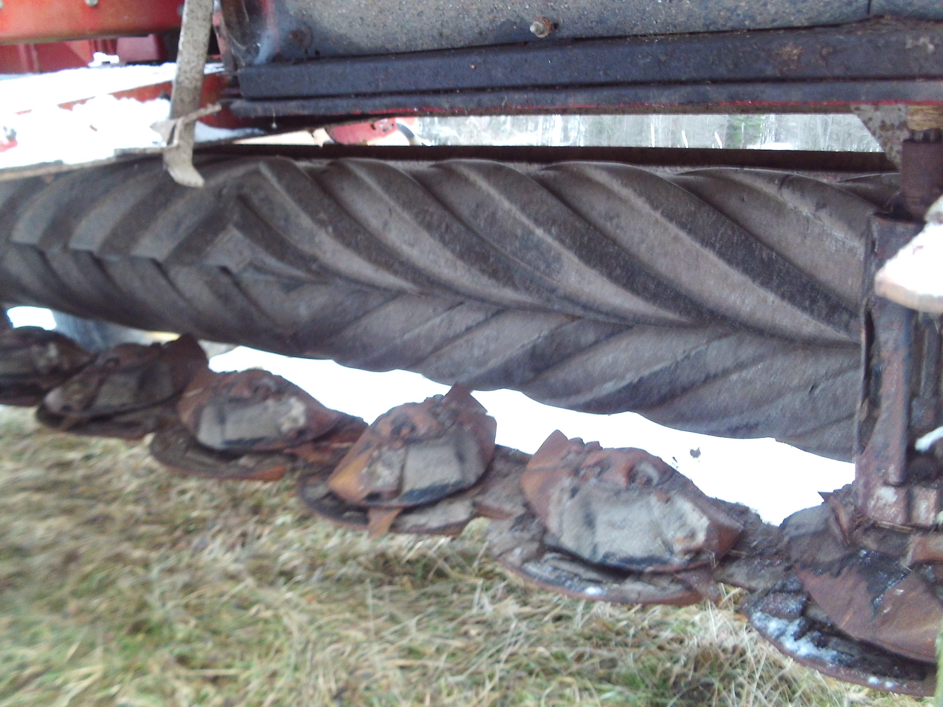 New Holland 1431 Center Pivot Discbine, Drawbar Hookup, Rubber Roller Condi
