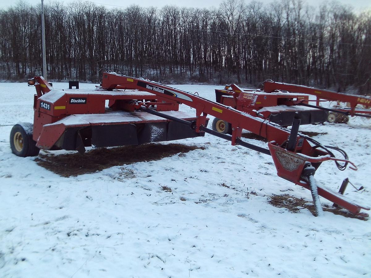 New Holland 1431 Center Pivot Discbine, Drawbar Hookup, Rubber Roller Condi