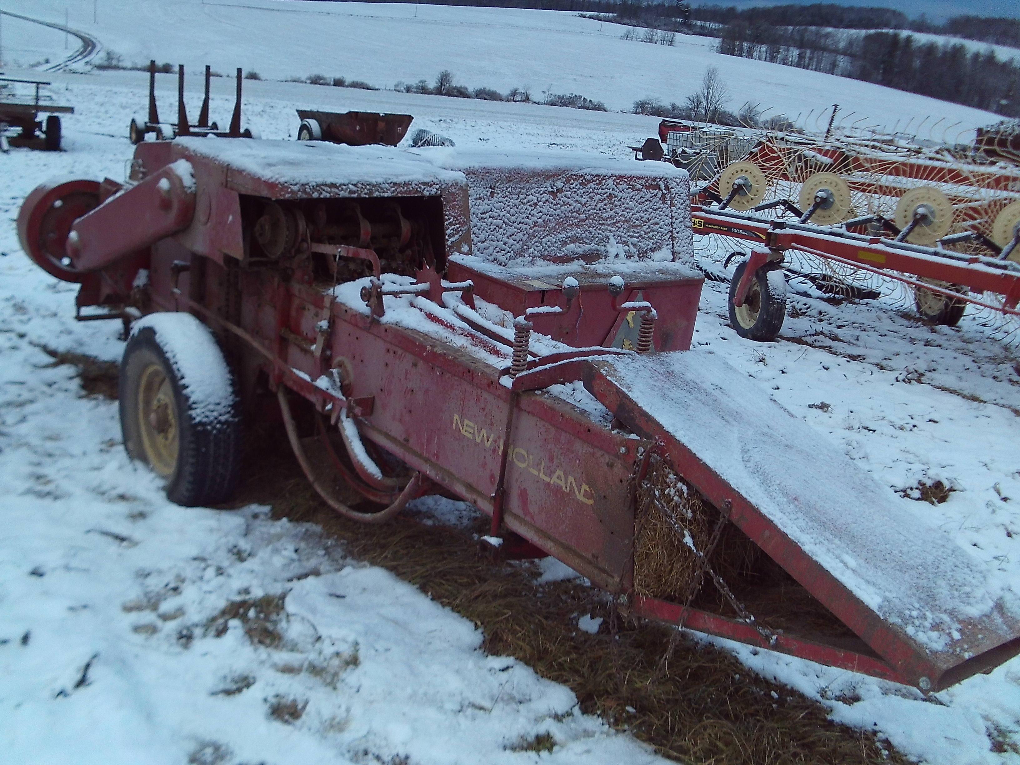 New Holland 282 Square Baler, Super Sweep, Applicator