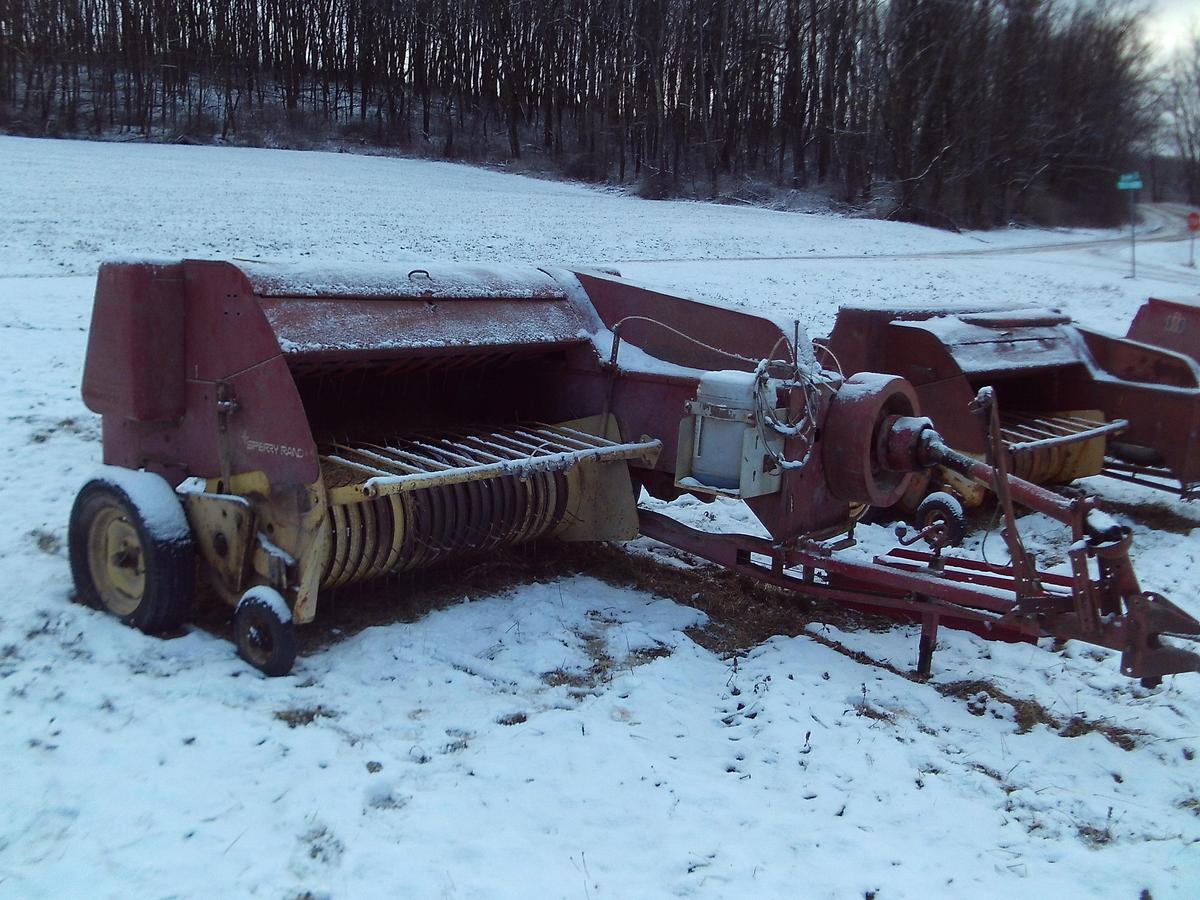 New Holland 282 Square Baler, Super Sweep, Applicator
