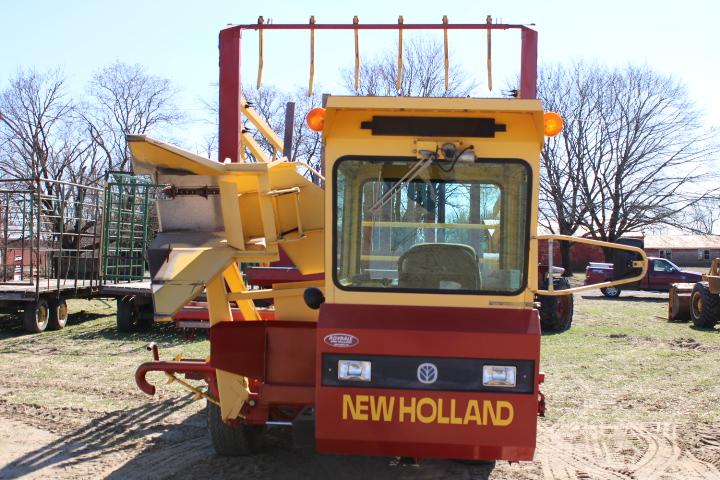 New Holland 1089 Stack Cruiser Bale Wagon, Very Clean 2 Owner Local Machine