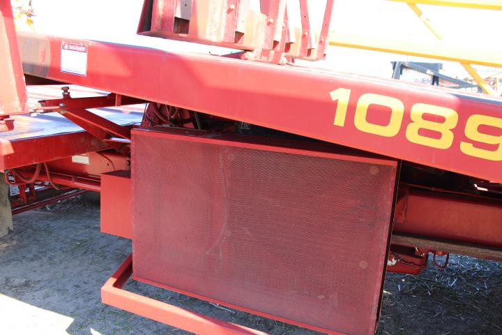 New Holland 1089 Stack Cruiser Bale Wagon, Very Clean 2 Owner Local Machine