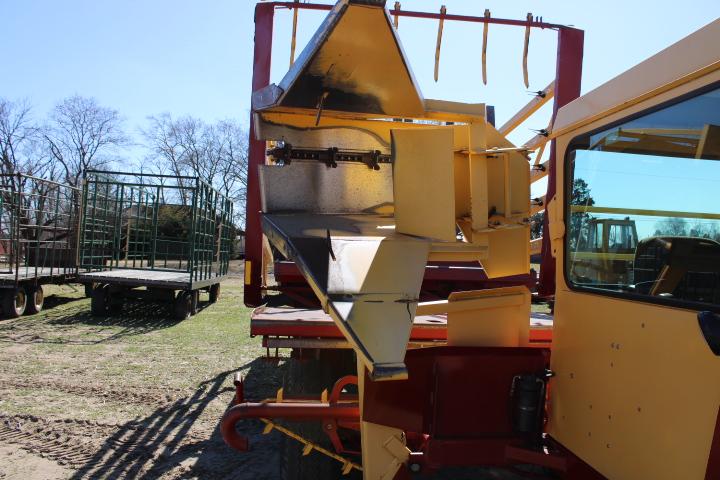 New Holland 1089 Stack Cruiser Bale Wagon, Very Clean 2 Owner Local Machine