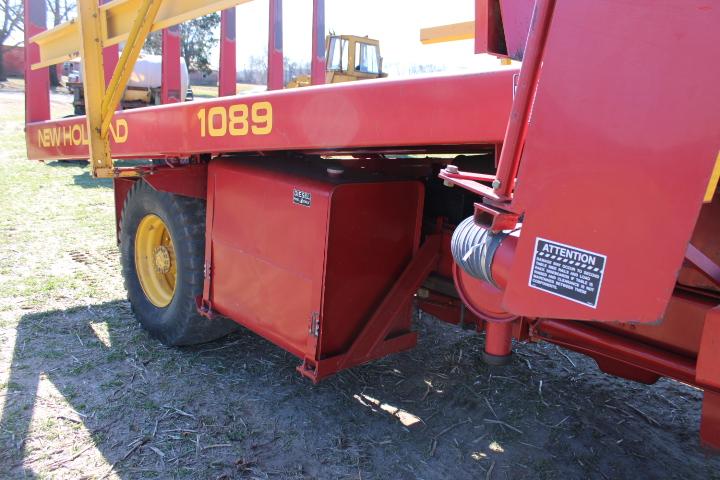New Holland 1089 Stack Cruiser Bale Wagon, Very Clean 2 Owner Local Machine