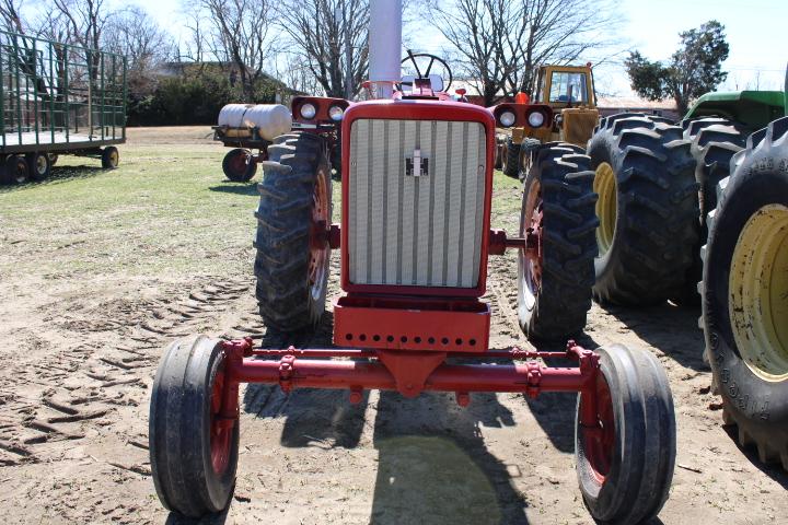 International 706 Gas Tractor, 15.5-38 Tires, Dual Pto, 3pt, Working TA, Wh