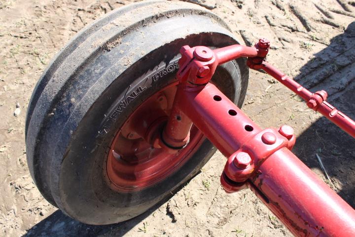 International 706 Gas Tractor, 15.5-38 Tires, Dual Pto, 3pt, Working TA, Wh