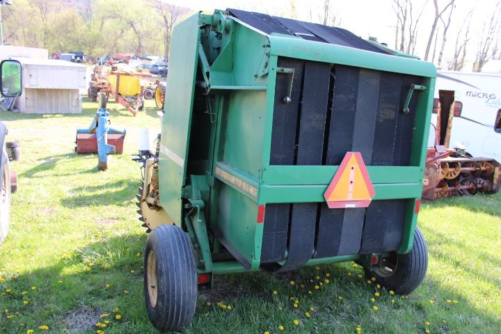 John Deere 330 Round Baler w/ Gathering Wheels