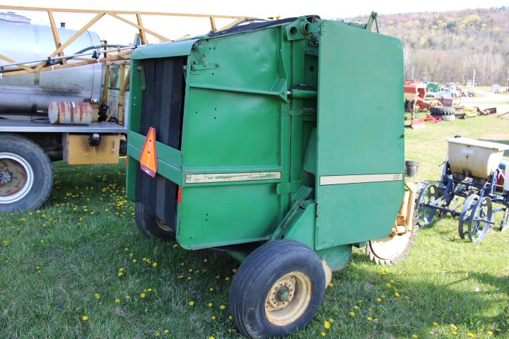 John Deere 330 Round Baler w/ Gathering Wheels