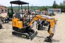 Future FT15 Mini Excavator, Side Pilot Controls, Gas Powered, Backfill Blad
