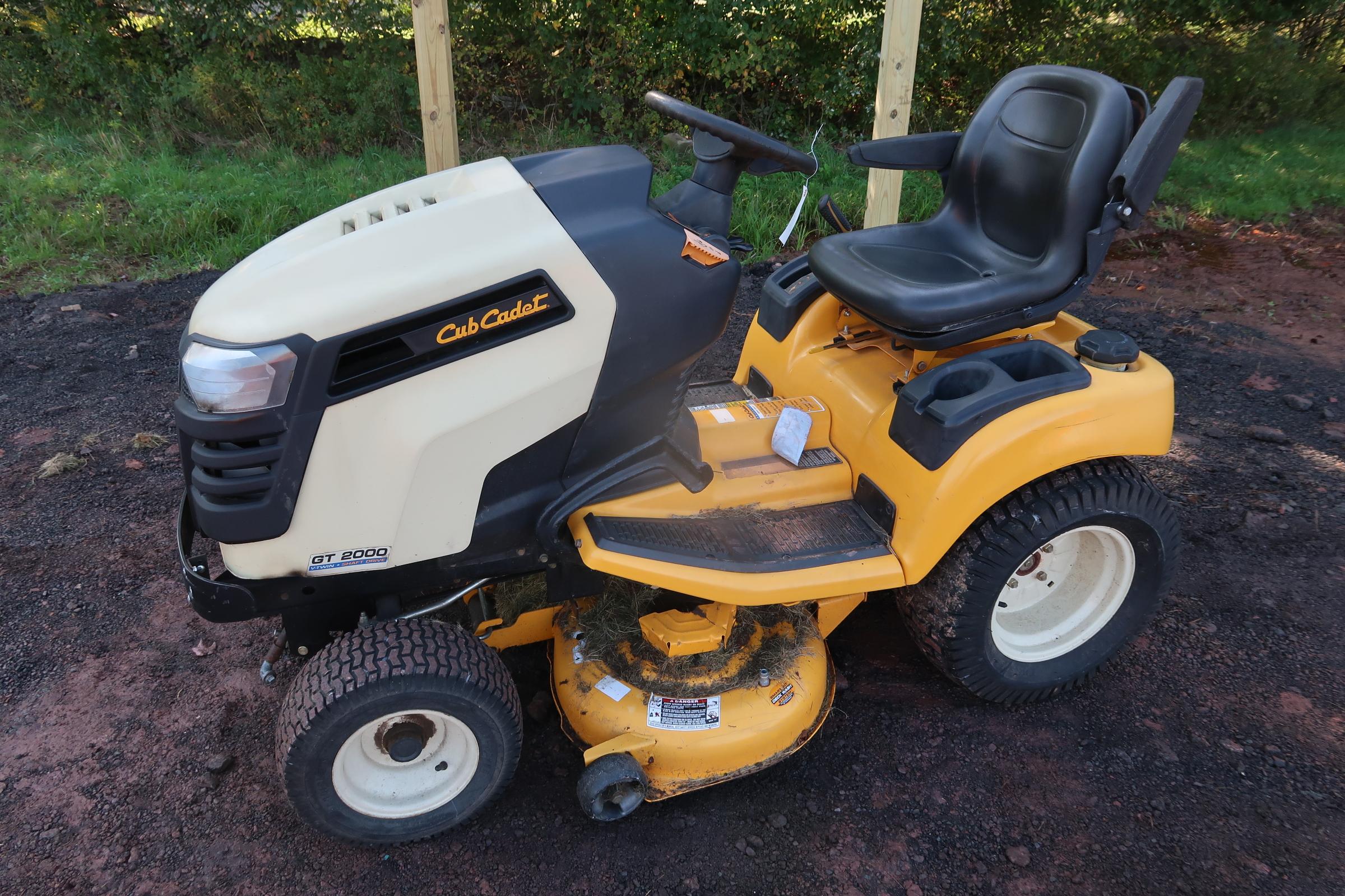 Cub Cadet GT2000 Lawn Tractor