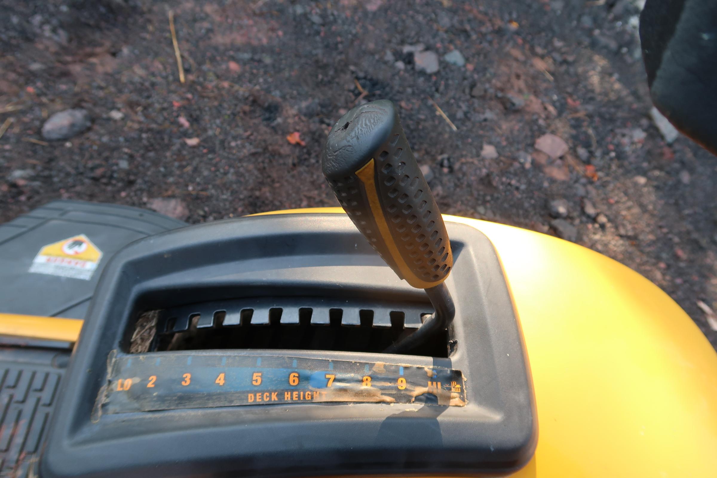 Cub Cadet GT2000 Lawn Tractor