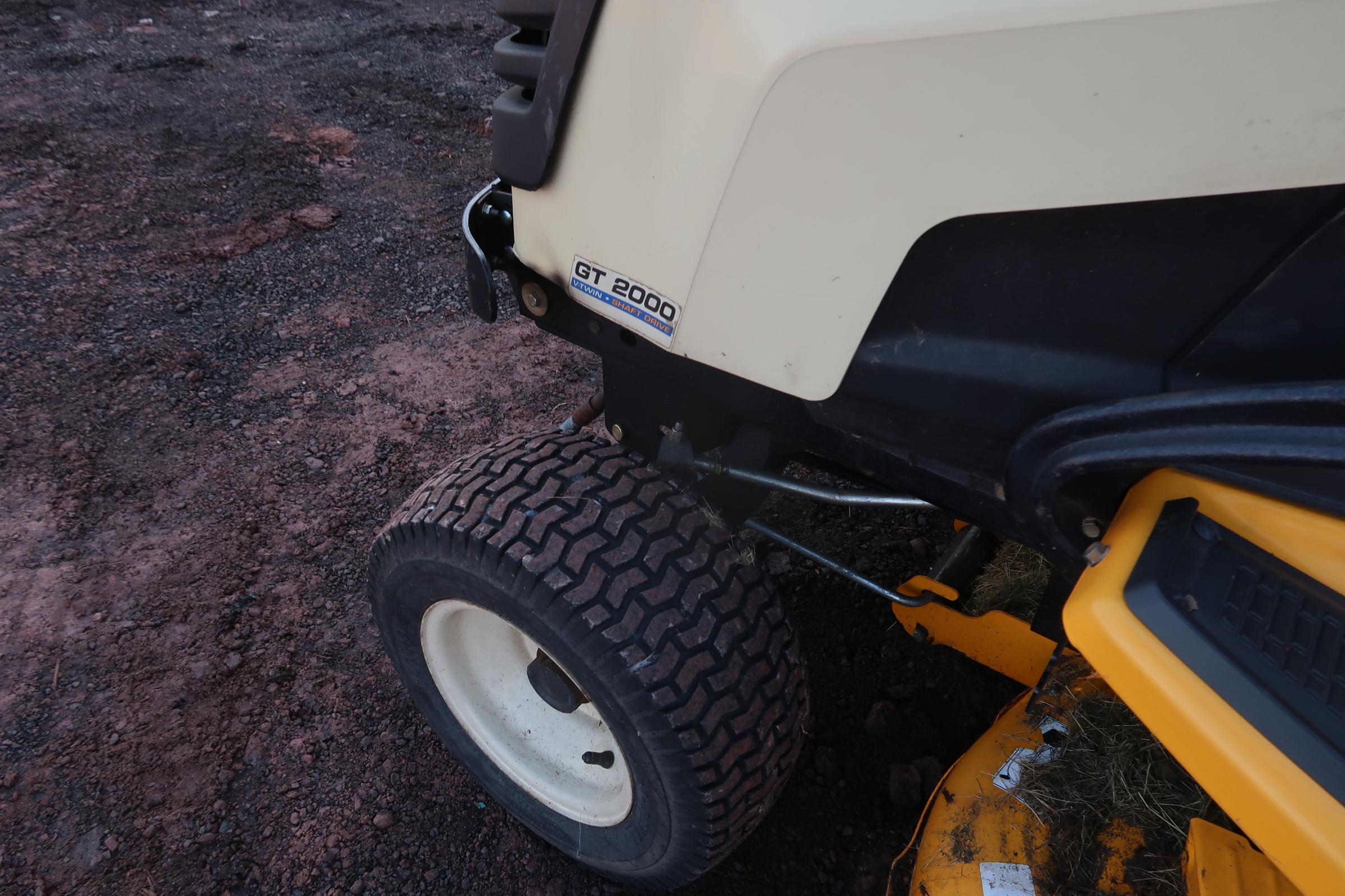 Cub Cadet GT2000 Lawn Tractor