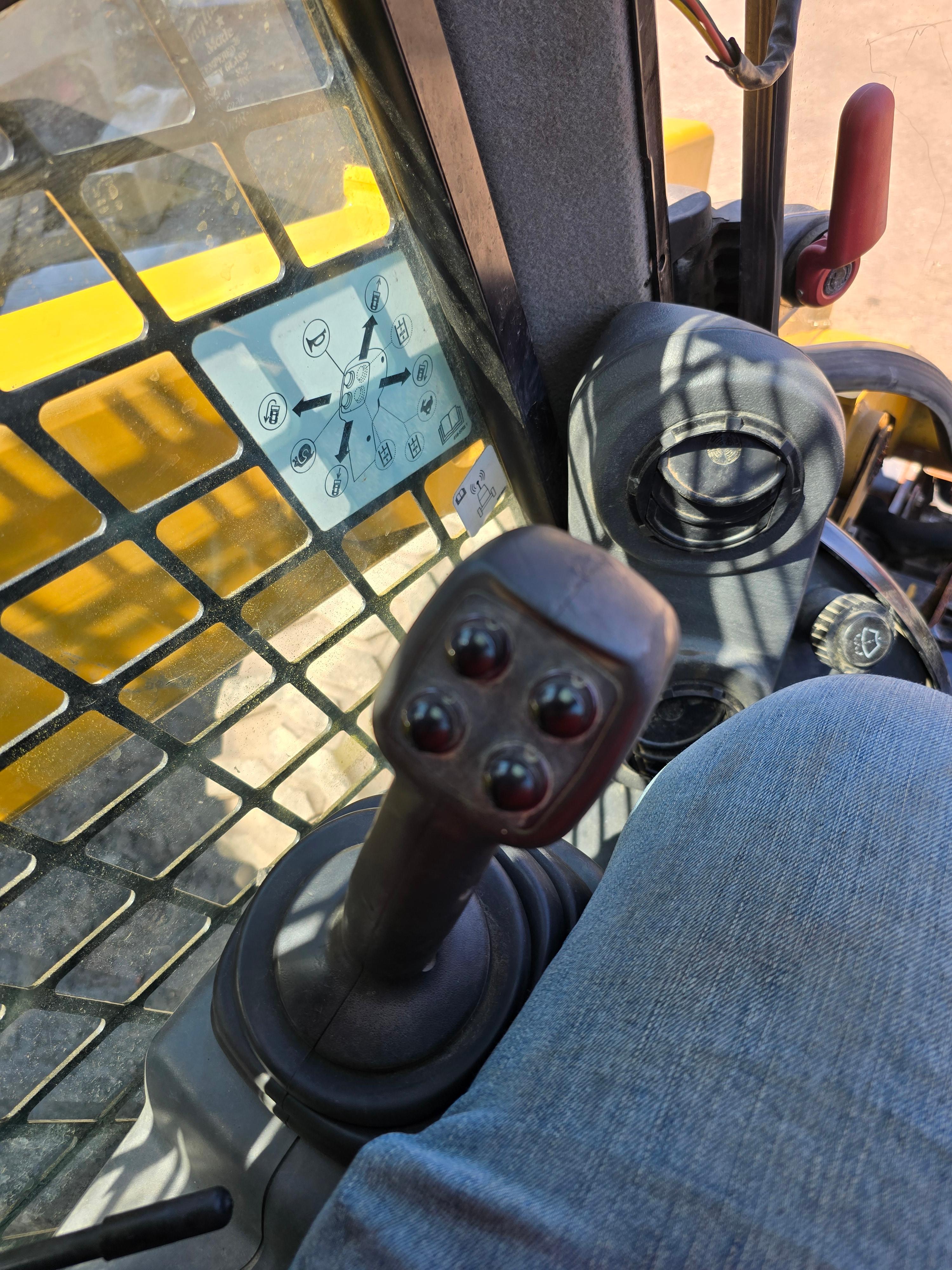 2016 CATERPILLAR 262D SKIDSTEER