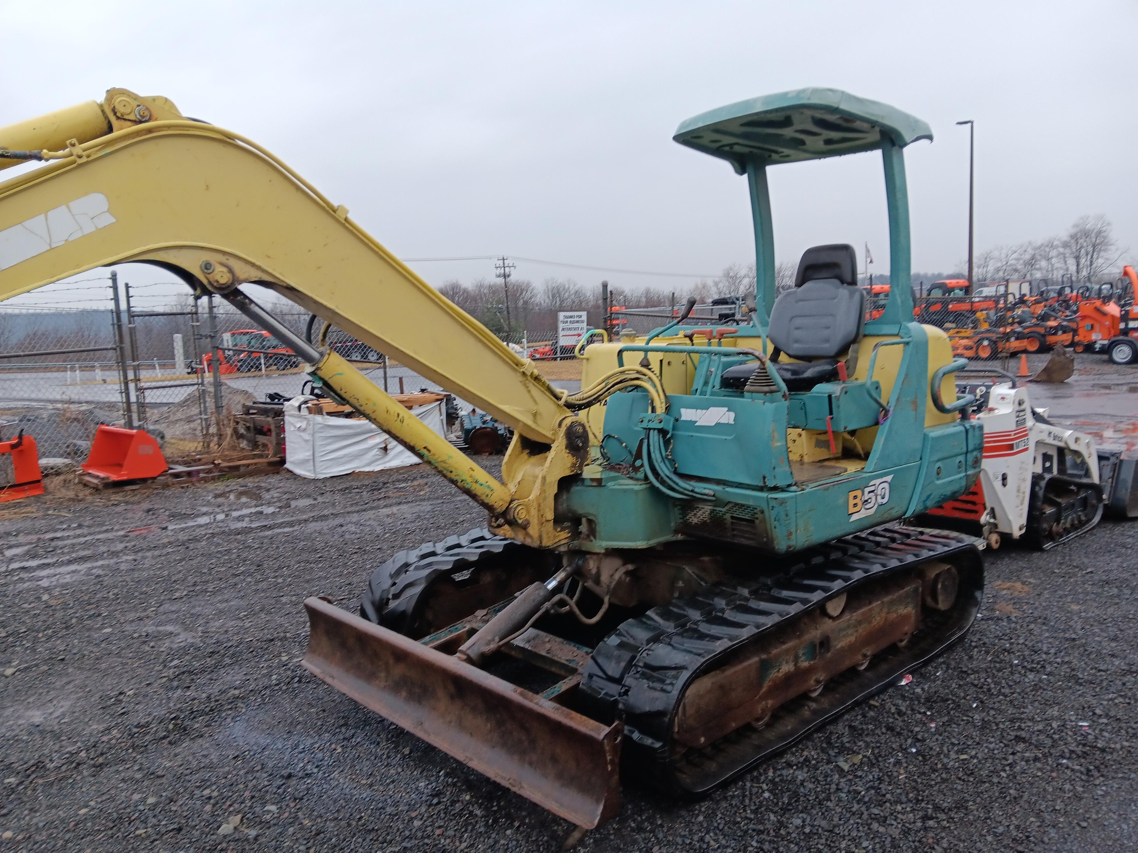YANMAR B50 EXCAVATOR