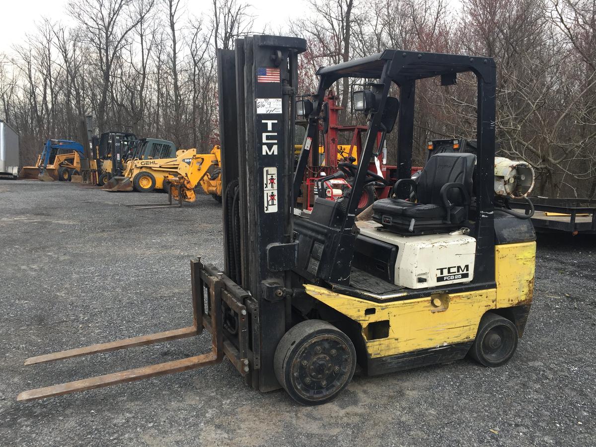 TCM LP Forklift w/3 stage mast