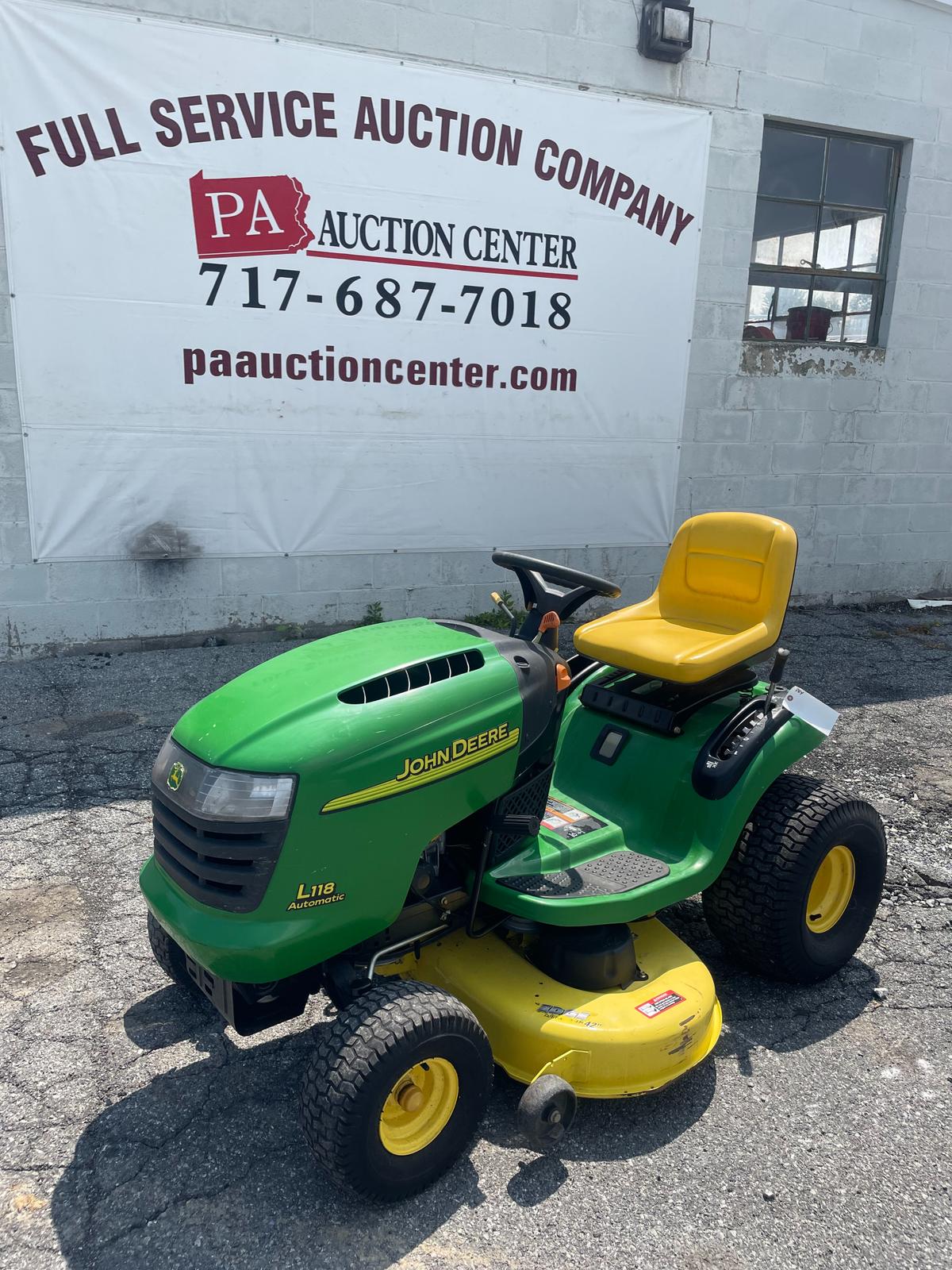 John Deere L118 42" Hydrostatic Riding Mower