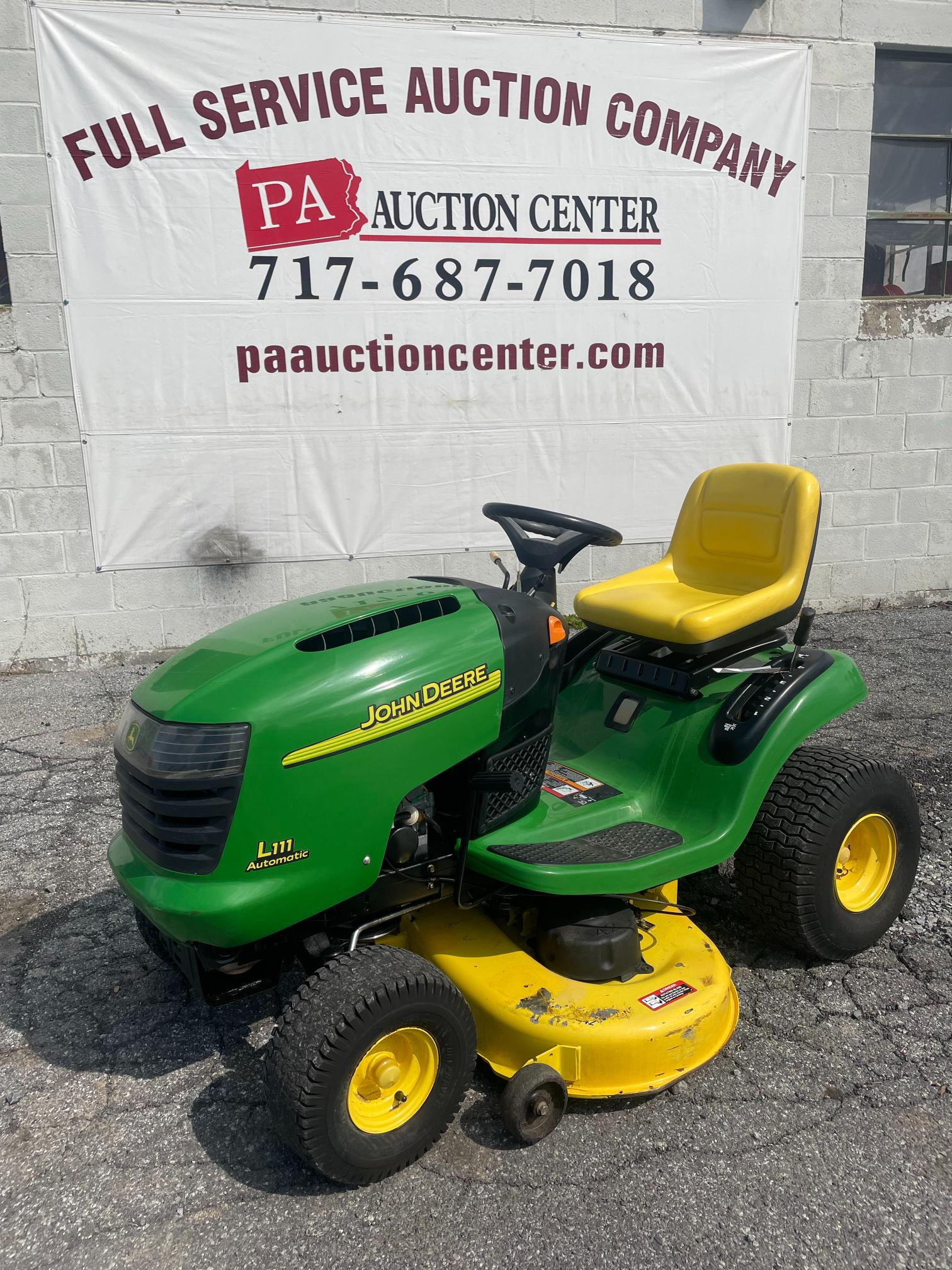 John Deere L111 42" Hydrostatic Riding Mower