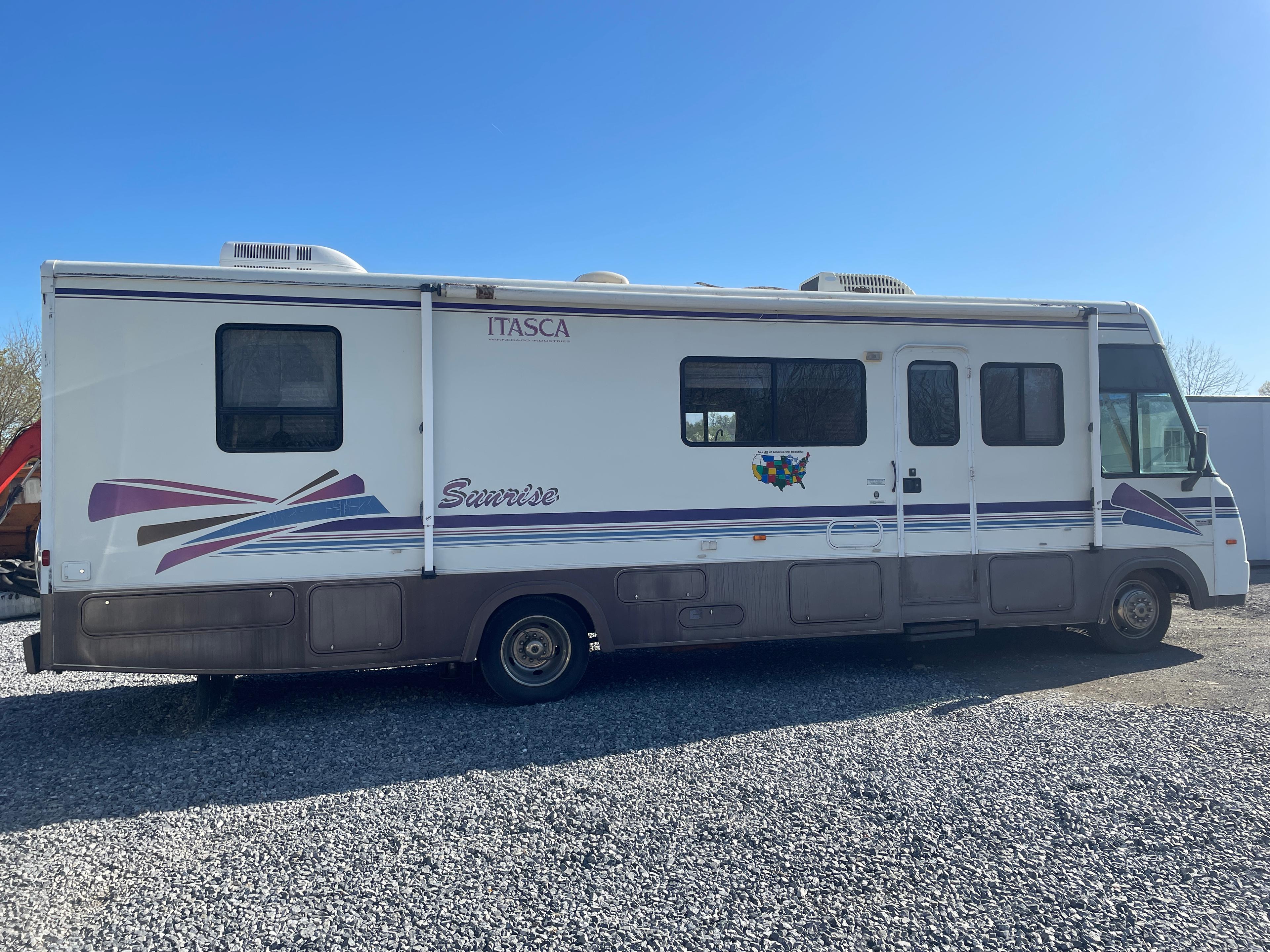 1997 Itasca 31' Camper