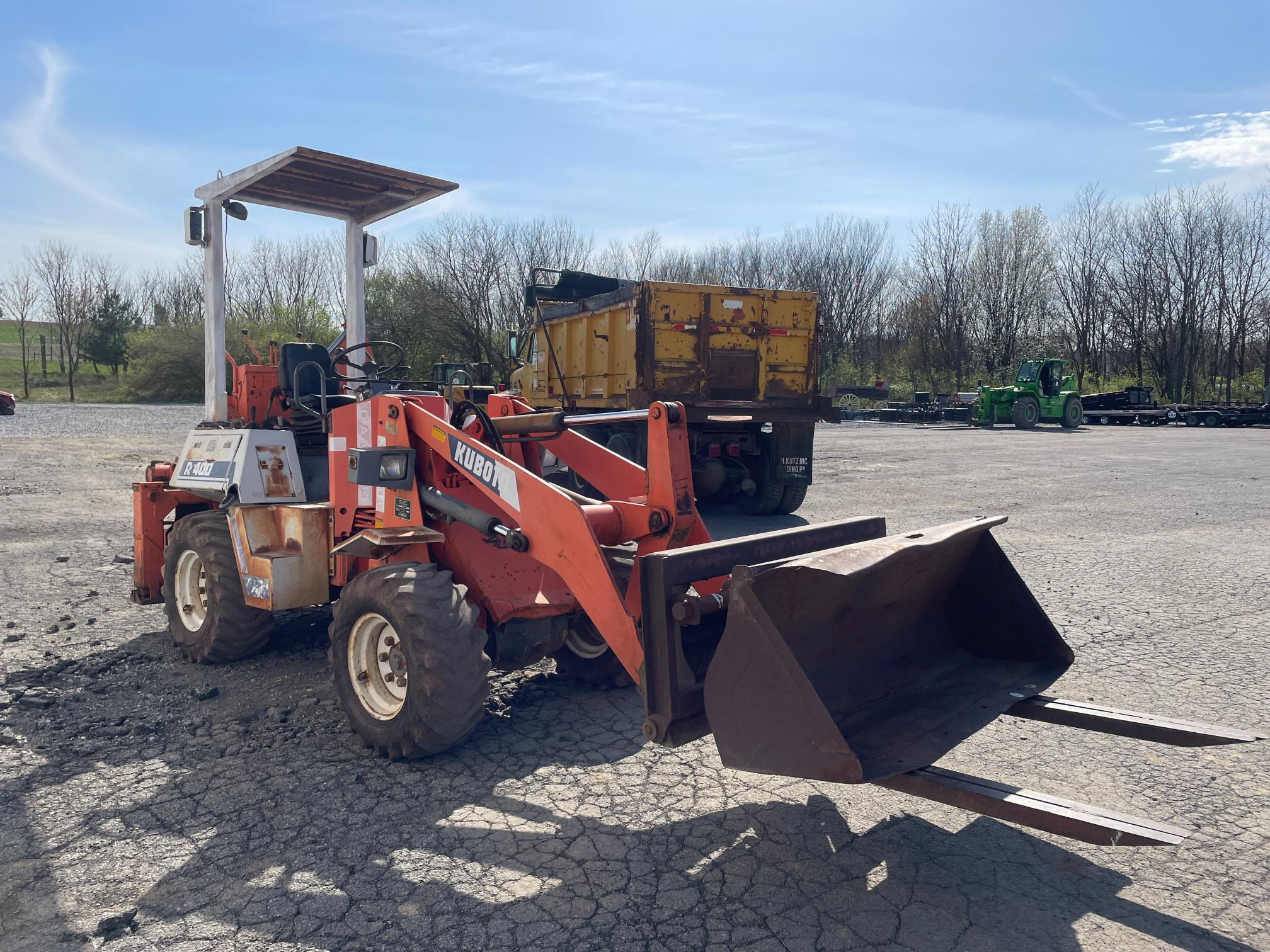 1986 Kubota R400 Articulating Wheel