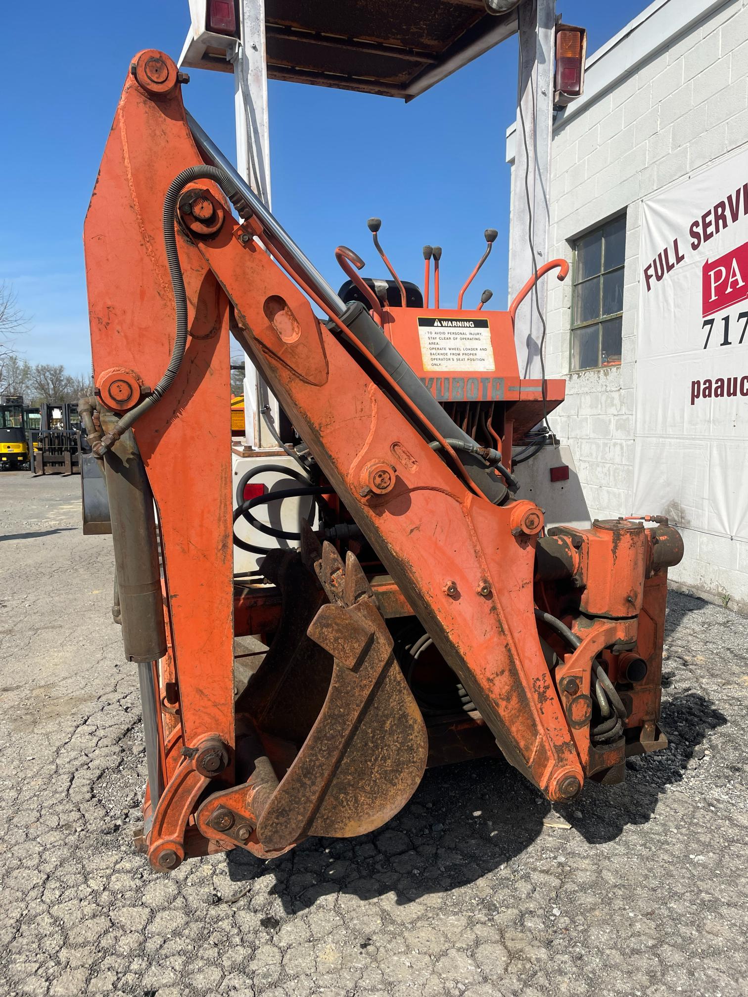 1986 Kubota R400 Articulating Wheel