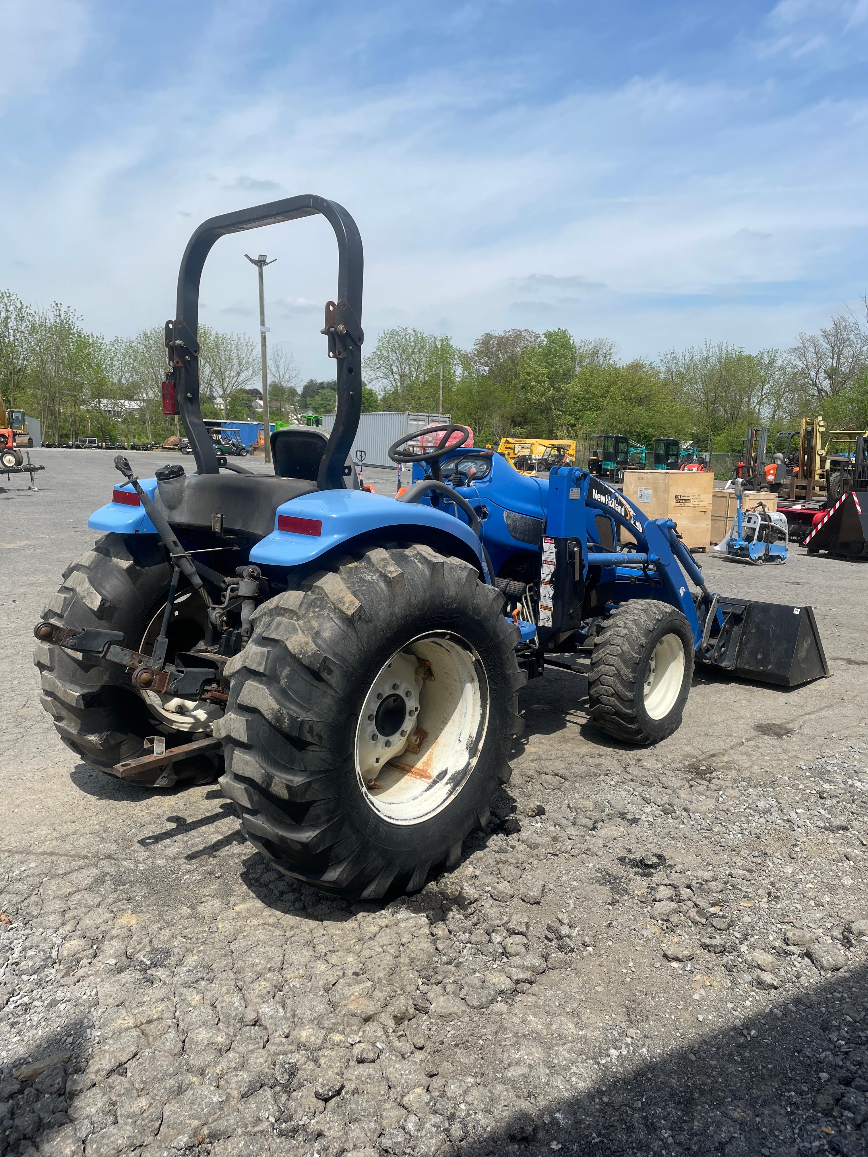 New Holland TC40A 4X4 Tractor W/ Loader