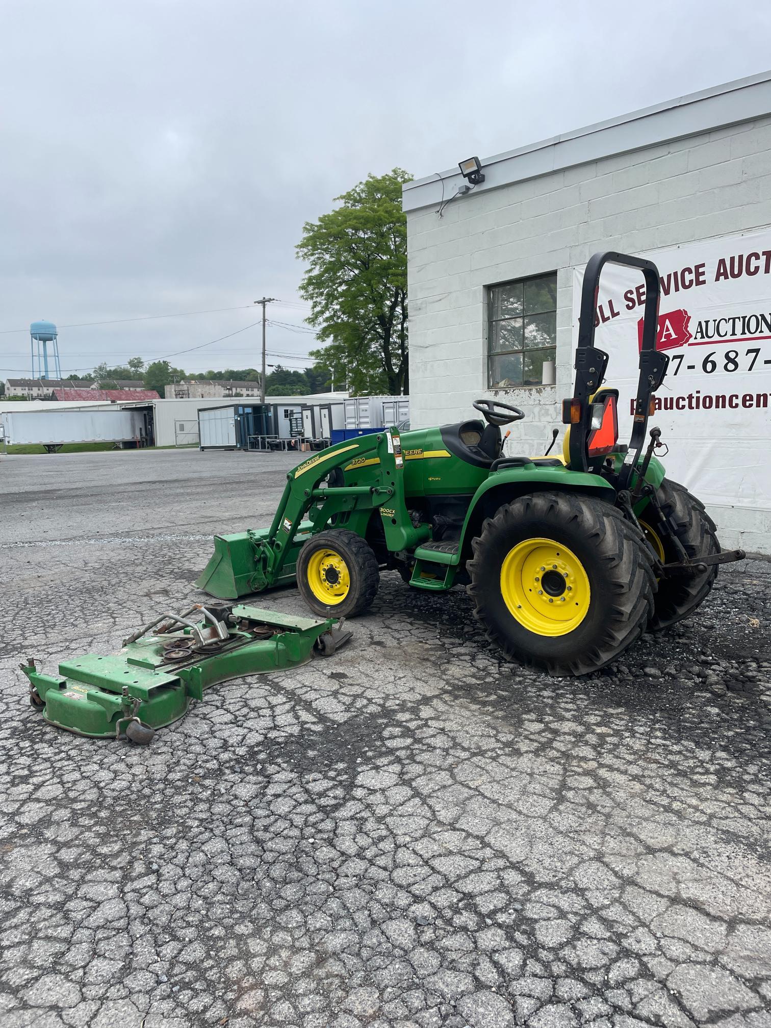 John Deere 3720 4X4 Hydrostatic Tractor W/Loader